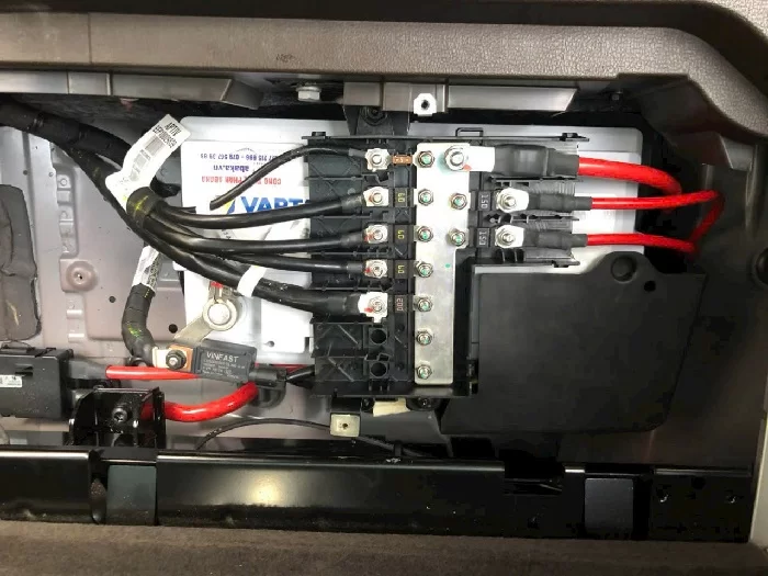 Thay ắc quy xe Mercedes CLS63 AMG chính hãng, giá tốt nhất hiện nay