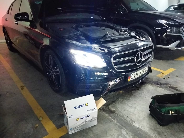 Thay ắc quy xe Mercedes CLS63 AMG chính hãng, giá tốt nhất hiện nay 4