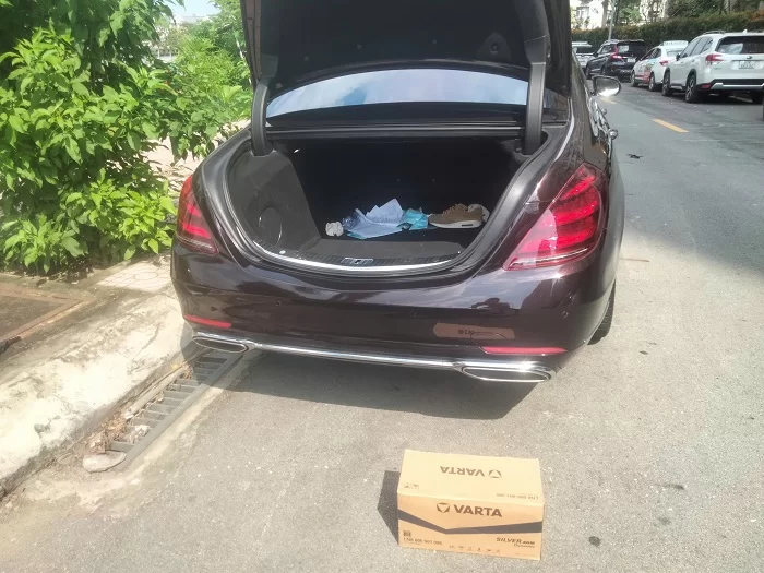 Thay ắc quy xe Mercedes CLS 400 chính hãng, giá tốt nhất hiện nay