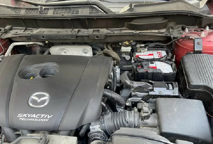 Thay bình ắc quy Mazda 2 Vinhomes Grand Park (3)
