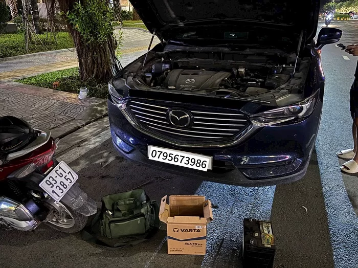 Thay bình ắc quy Mazda 5 Vinhomes Grand Park (28)