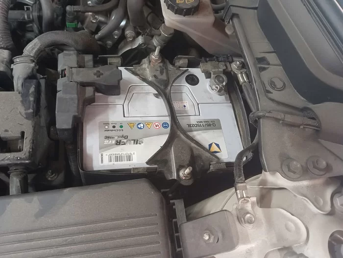 Thay bình ắc quy Mazda CX-8 Vinhomes Grand Park (12)