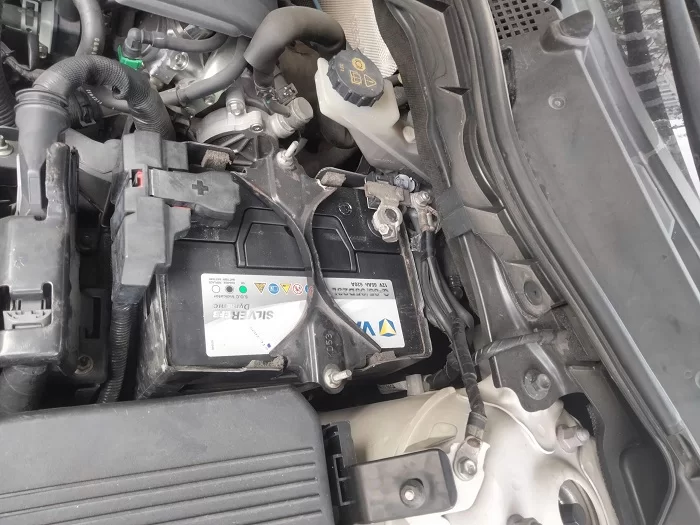 Thay bình ắc quy Mazda CX-8 Vinhomes Grand Park (15)