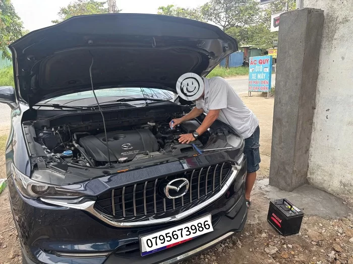 Thay bình ắc quy Mazda CX-8 Vinhomes Grand Park (3)