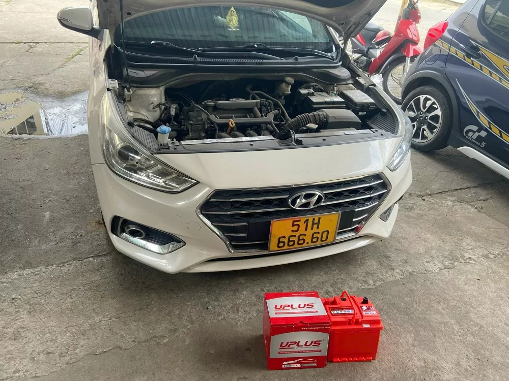 Thay bình ắc quy tại nhà cho xe Hyundai Accent 2