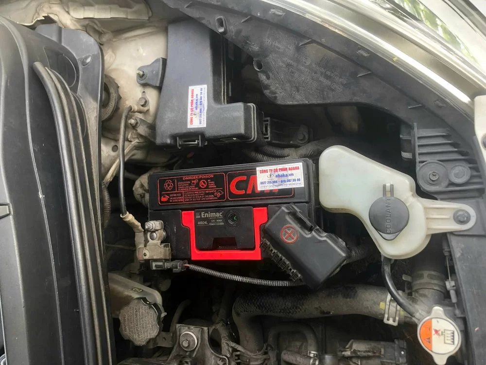 Thay bình ắc quy tại nhà cho xe Hyundai Grand i10 1