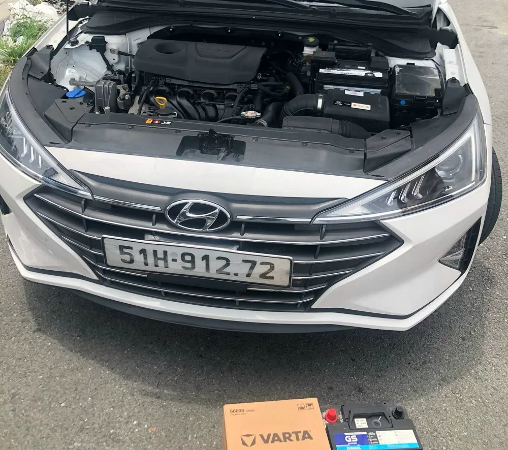Thay bình ắc quy tại nhà cho xe Hyundai Tucson 3