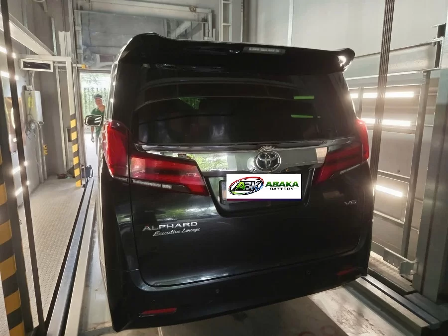 Thay ắc quy Toyota Alphard