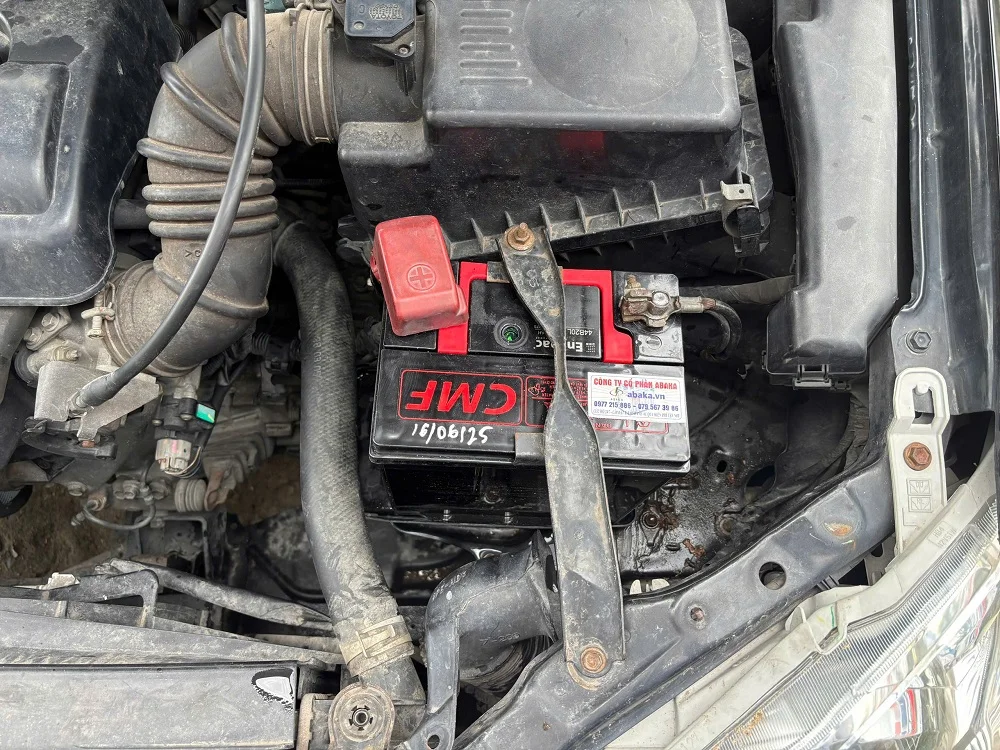 Thay ắc quy Toyota Camry
