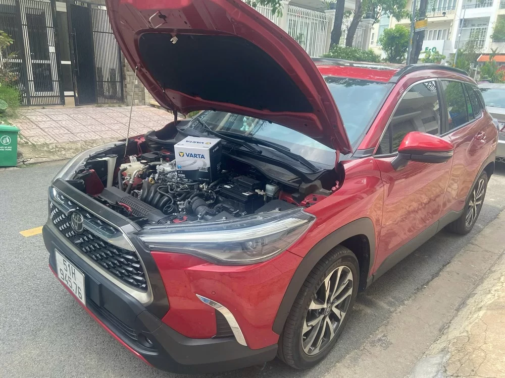 Thay ắc quy Toyota Corolla Cross