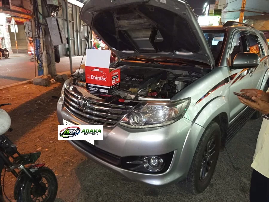 Thay ắc quy Toyota Highlander