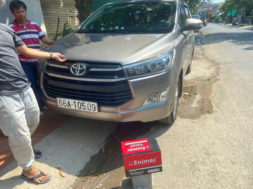 Thay ắc quy Toyota Highlander