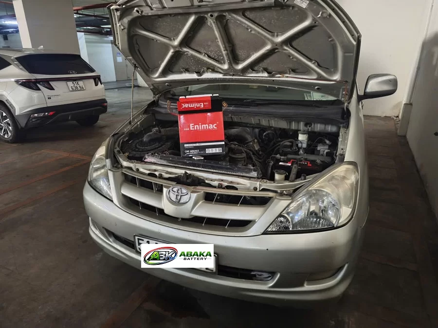 Thay ắc quy Toyota Venza
