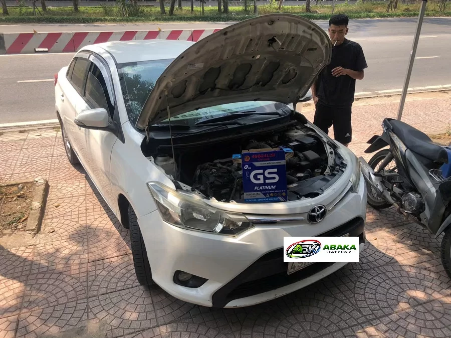 Thay ắc quy Toyota Vios