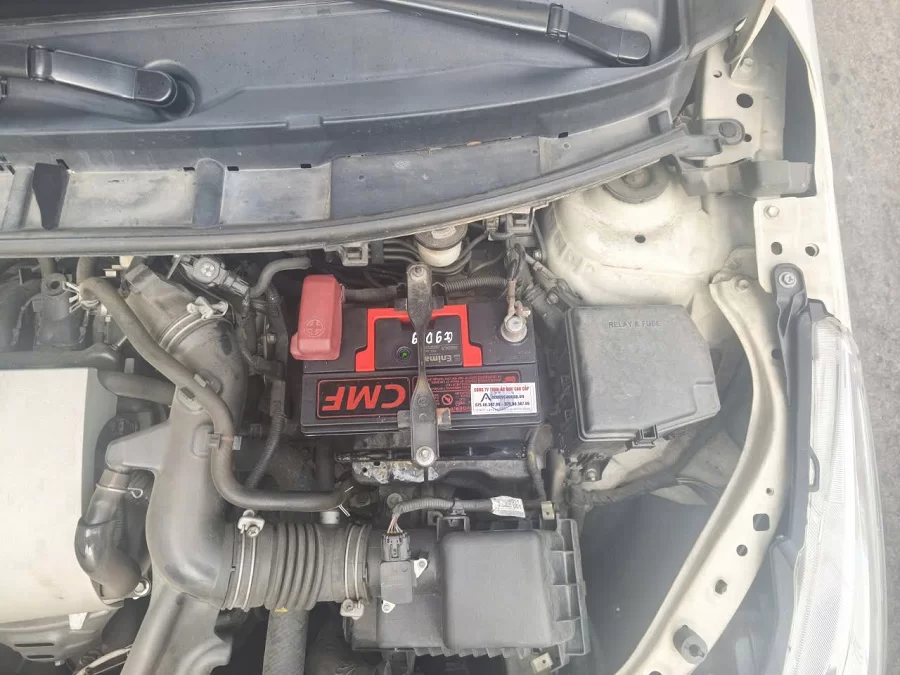 Thay ắc quy Toyota Vios