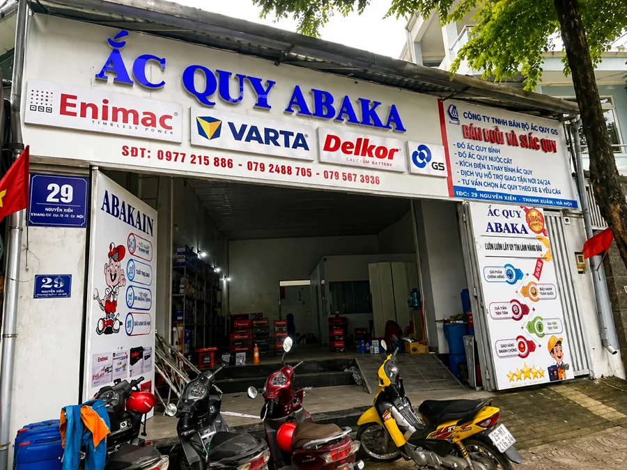 Thay ắc quy Mercedes C230 tại Saigon Pearl