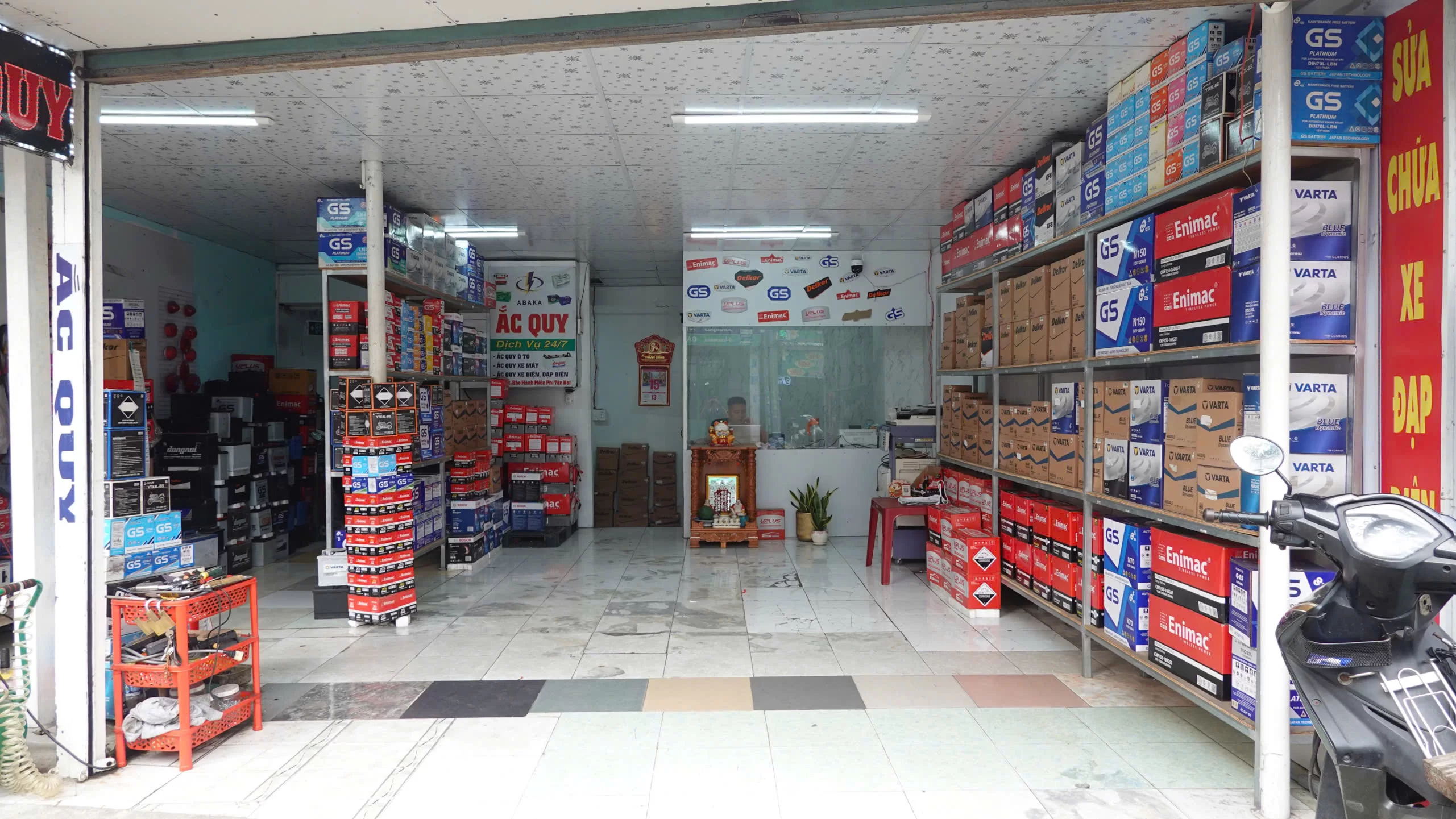 Bình ắc quy xe đạp điện tại Vinhomes Grand Park